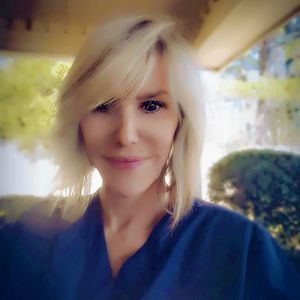 Meet your Posher, Dana